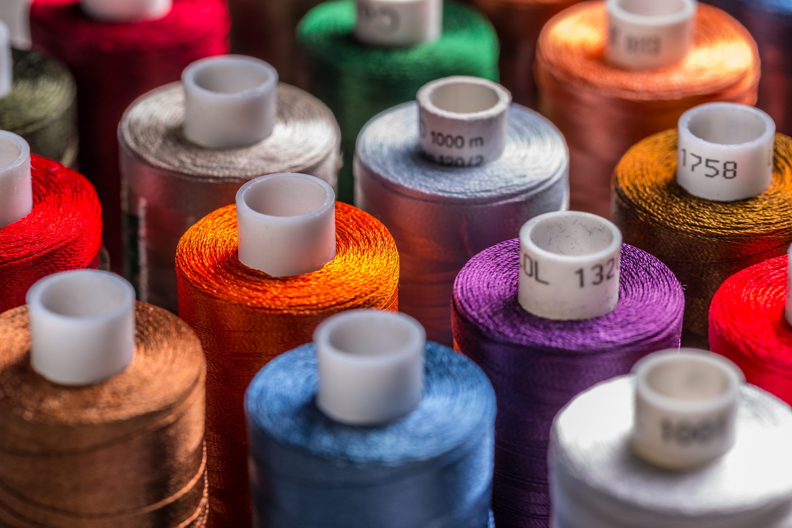 Cotton thread suitable for natural fabrics like muslin and linen