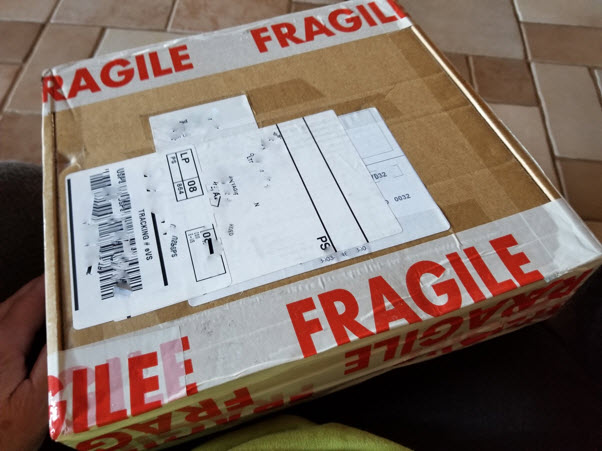 Breakable parcels ready to ship
