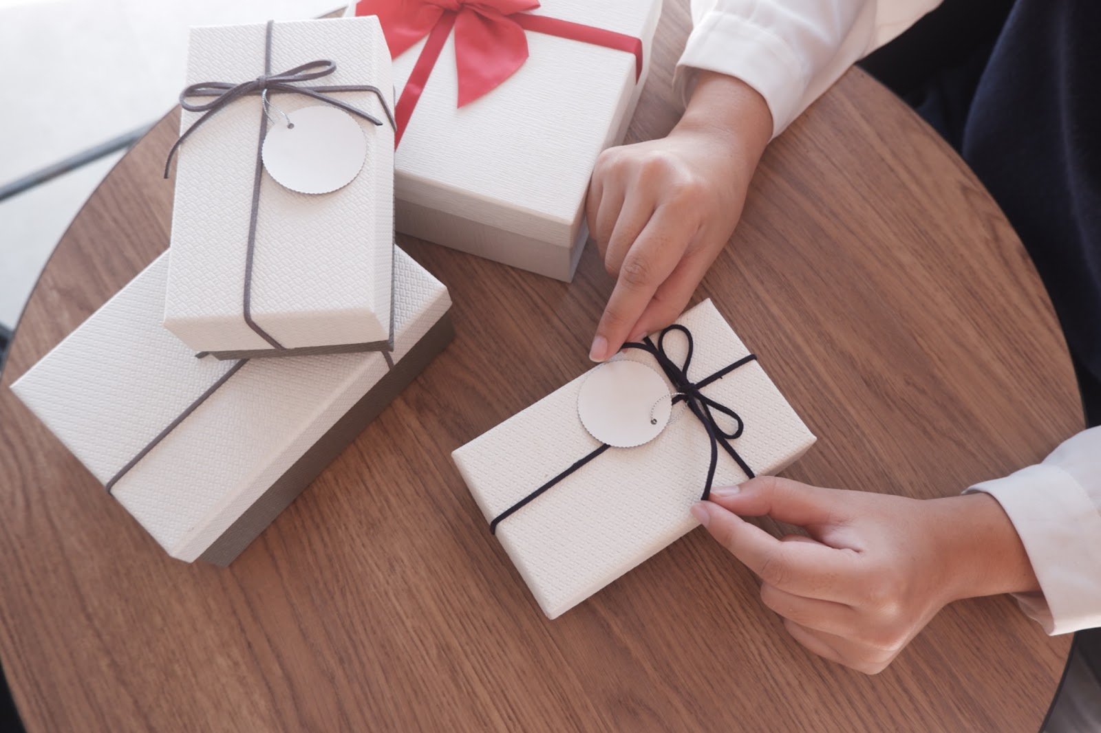 Branded corporate gifts by premium gifts suppliers Singapore