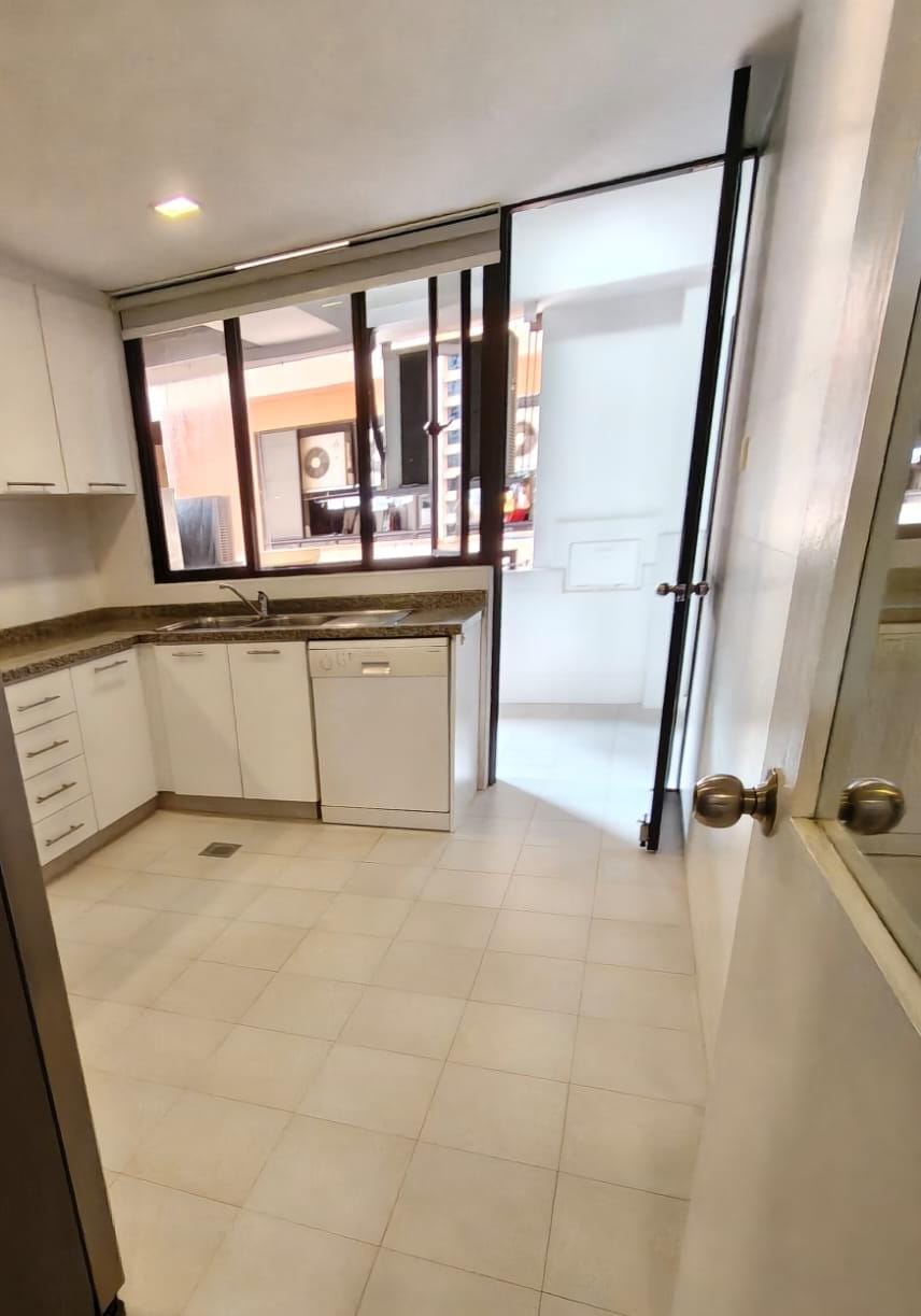 Weekly home cleaning services by expert contractors