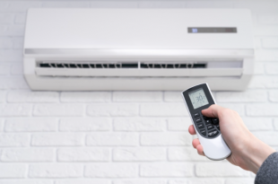 Adjusting air conditioner temperature with remote control – aircon installation Singapore