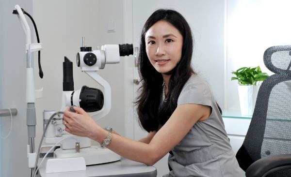 LASIK eye surgery in Singapore