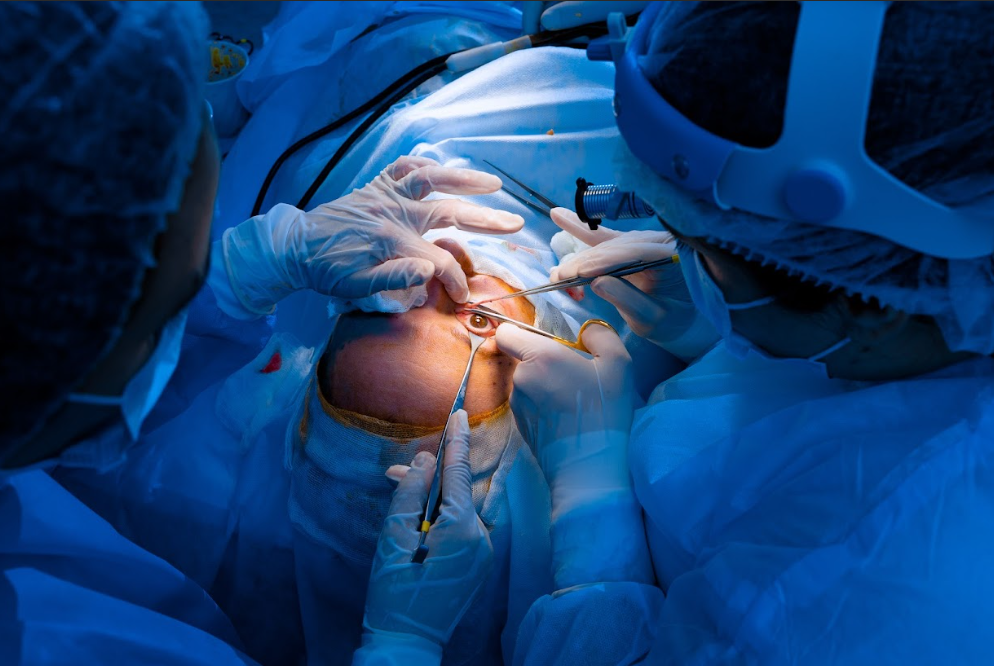 Singapore Bladeless cataract surgery