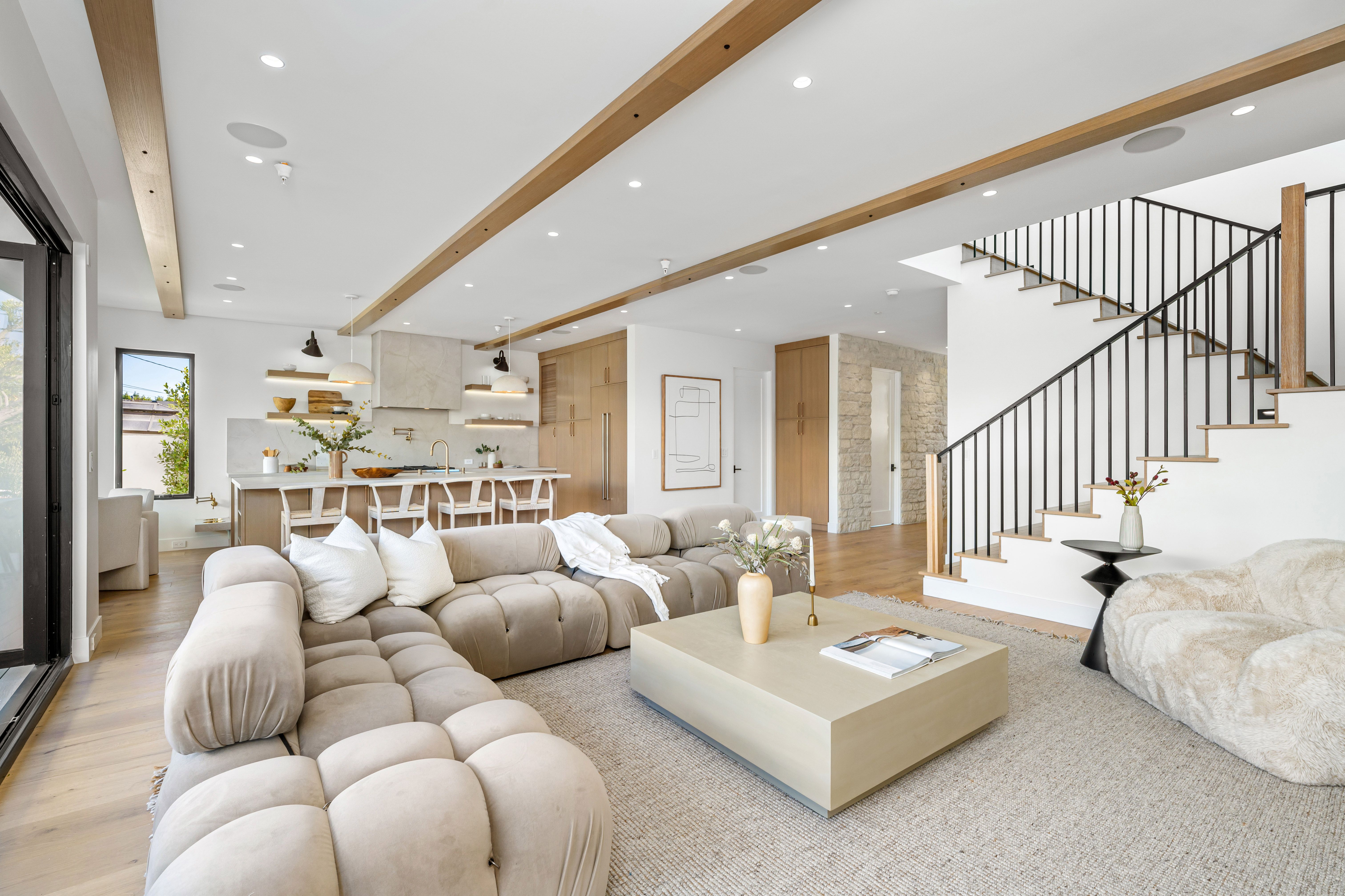 Choose the highly recommended interior designer in Singapore with Hausmark
