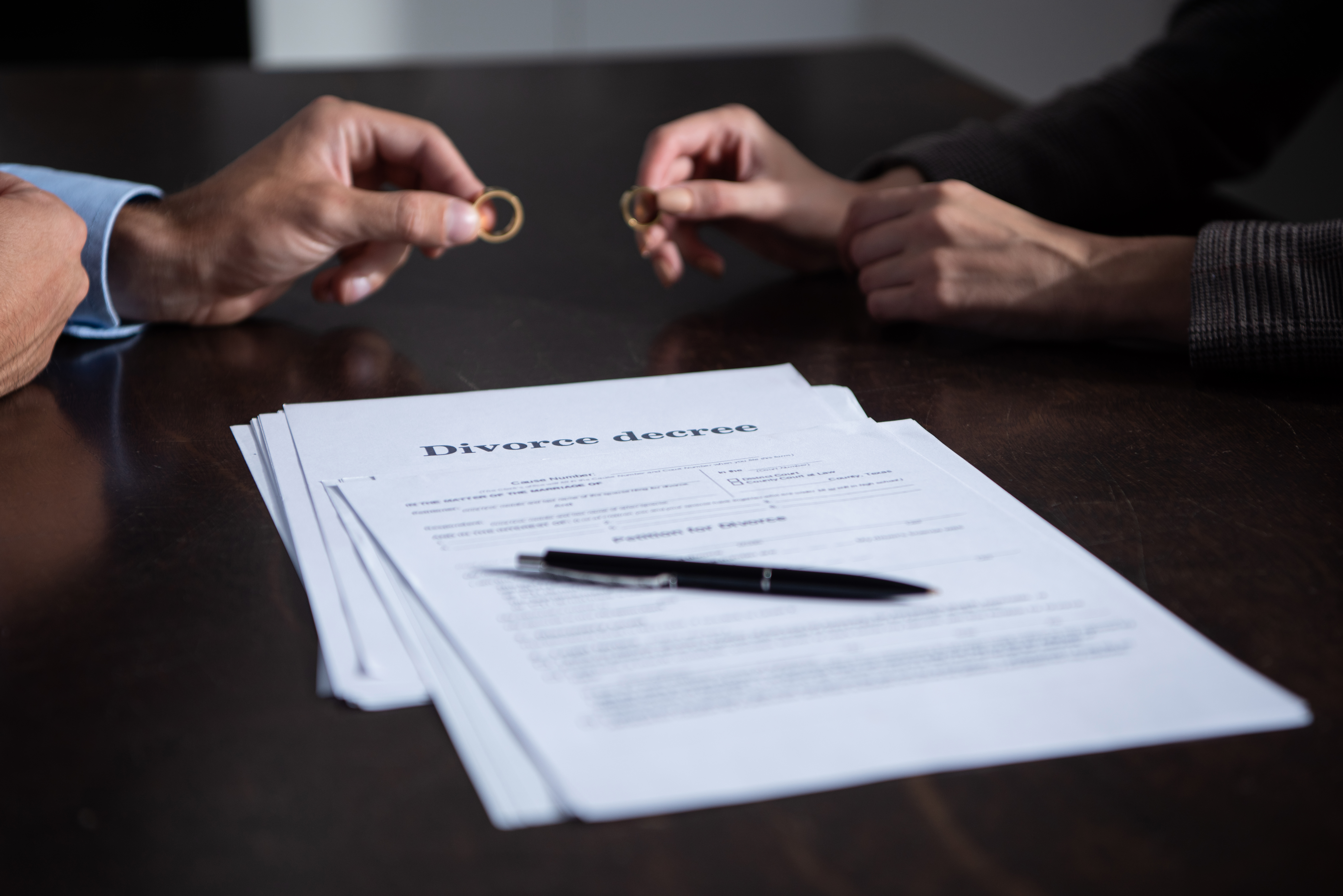 Lawyer for divorce in Singapore assisting clients with court proceedings and legal advice