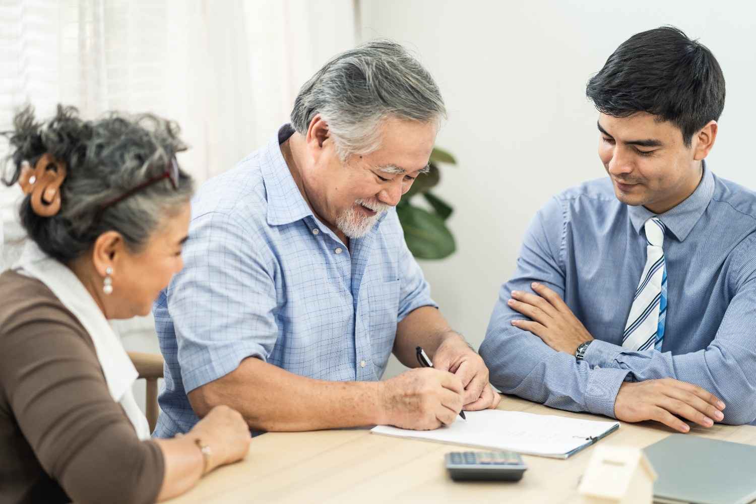 Wills and estate planning lawyers in Singapore helping a family avoid estate disputes