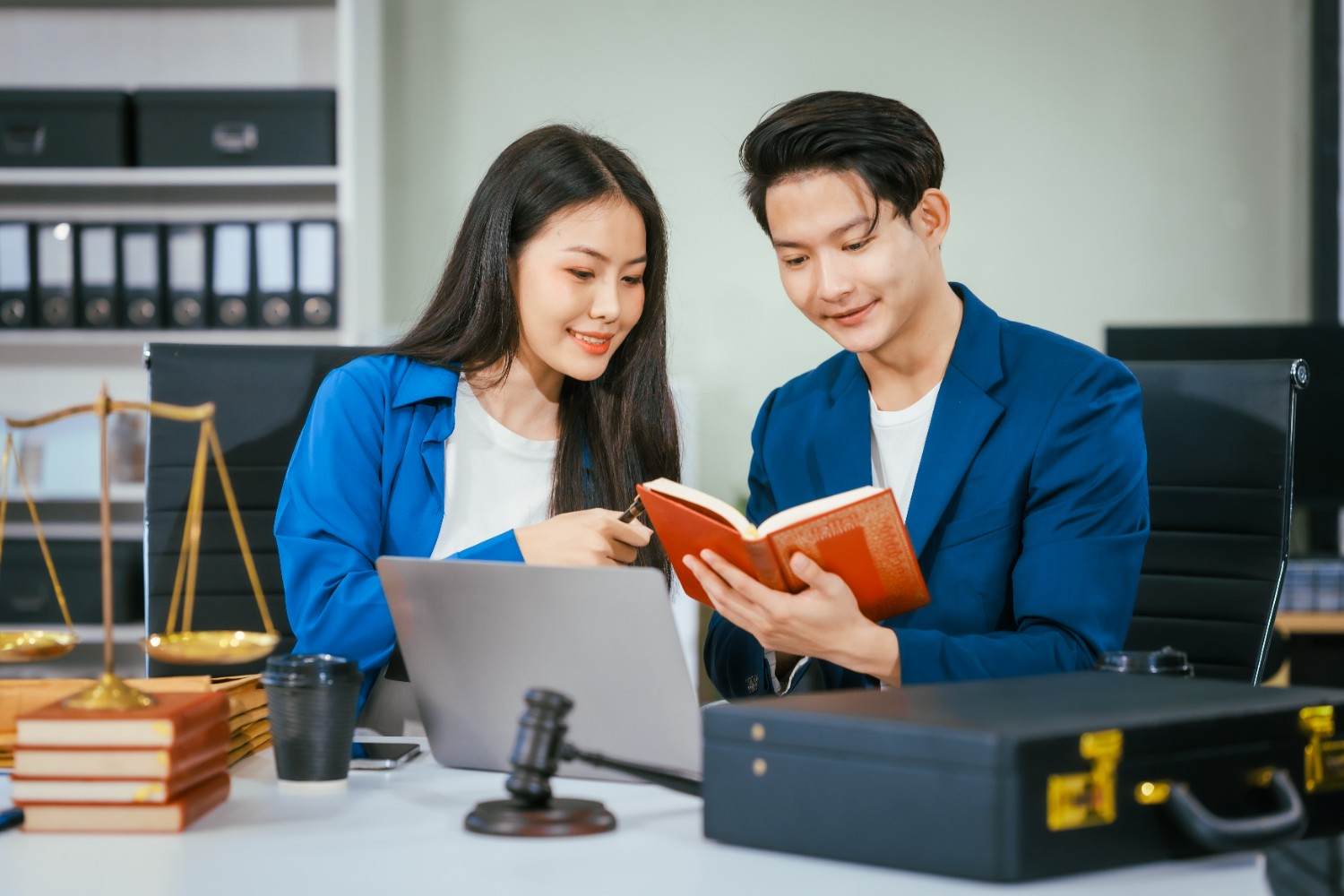 Best divorce lawyer in Singapore at Malcus Poh Law Corporation advising on mediation and litigation